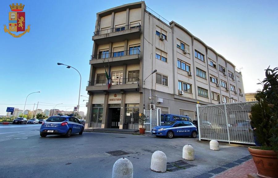 Calendario della Polizia di Stato, entro il 18 settembre è possibile  prenotare l'edizione 2024 - TFN